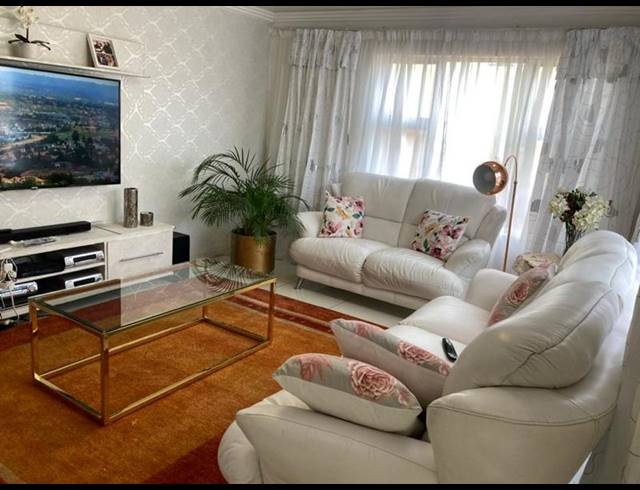 3 BEDROOM HOUSE FOR SALE IN DIEPKLOOF EXT